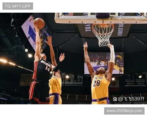 湖人队与热火队12月精彩对决回顾及赛季前景分析