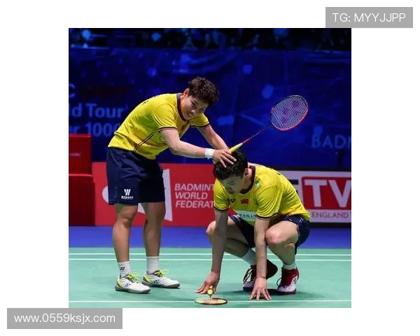 广州羽毛球队与武汉羽毛球队赛后复盘分析双方状态与表现对比